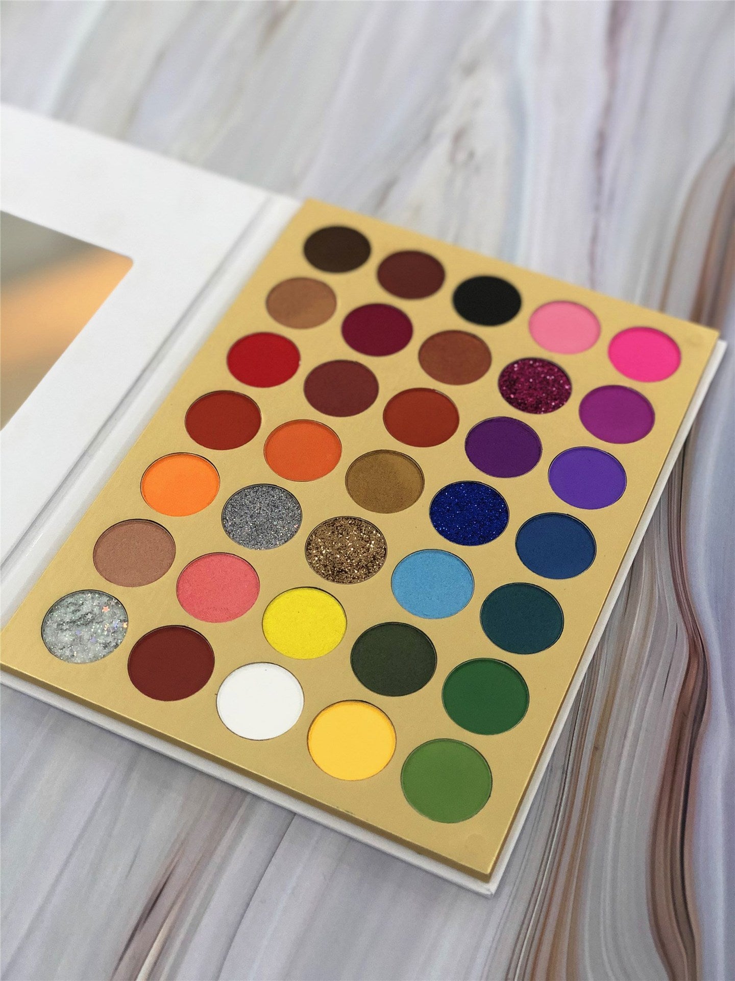 Kisses Eyeshadow Palette